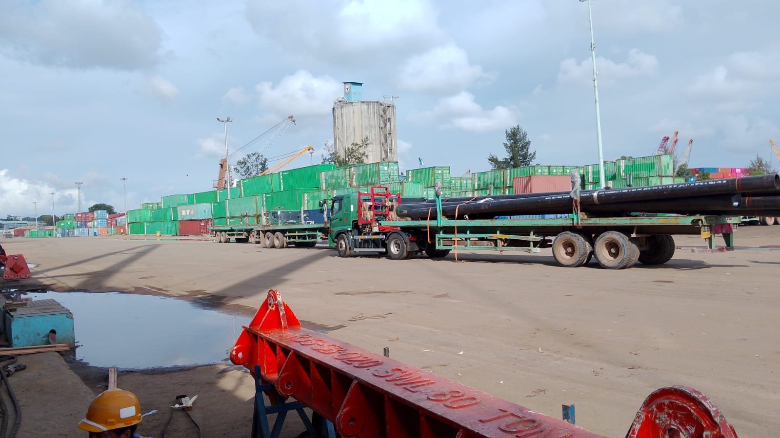 Heavy steel pipes, China to Batam — vessel to trailer